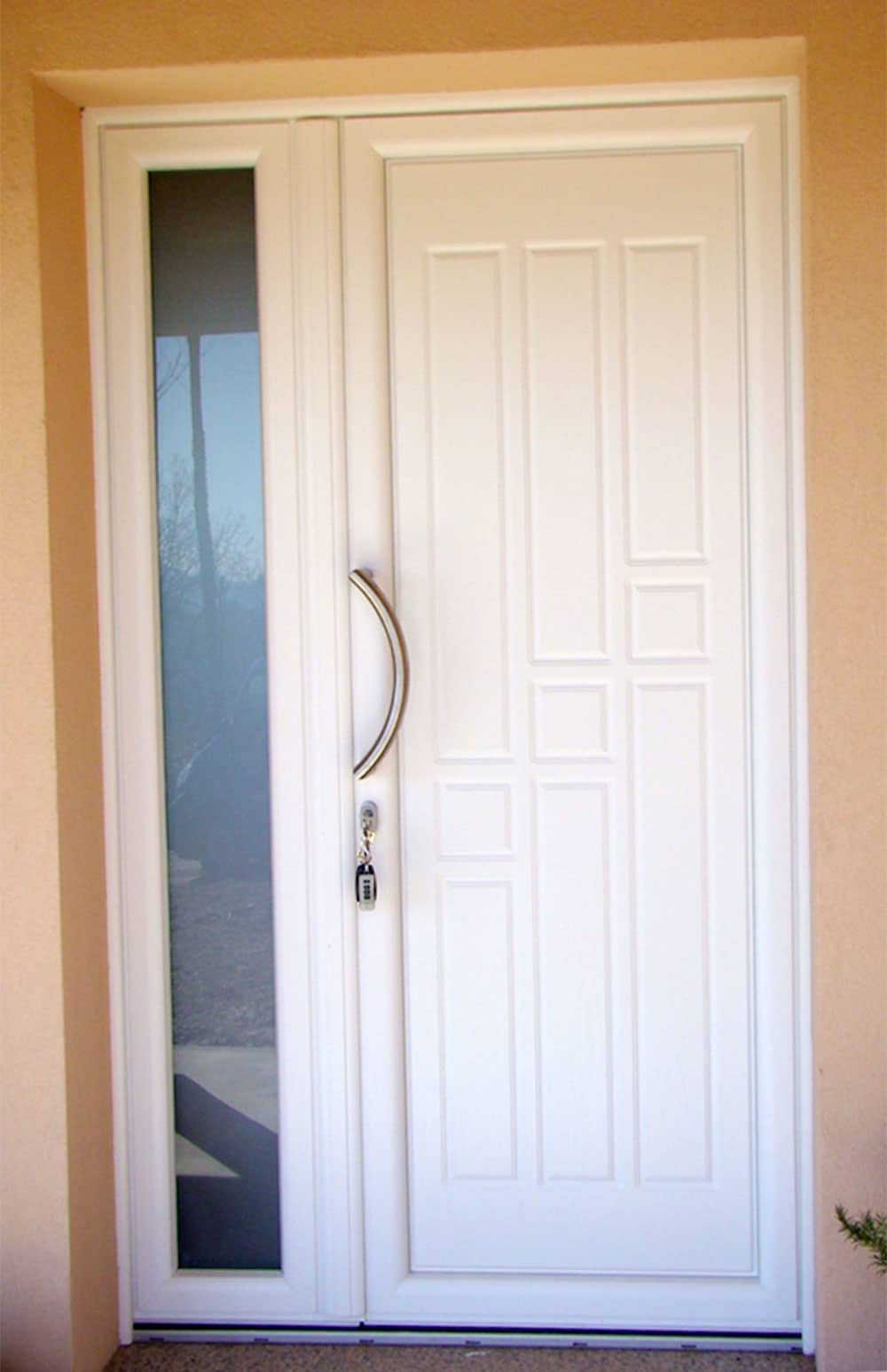 porta con inserti in vetro