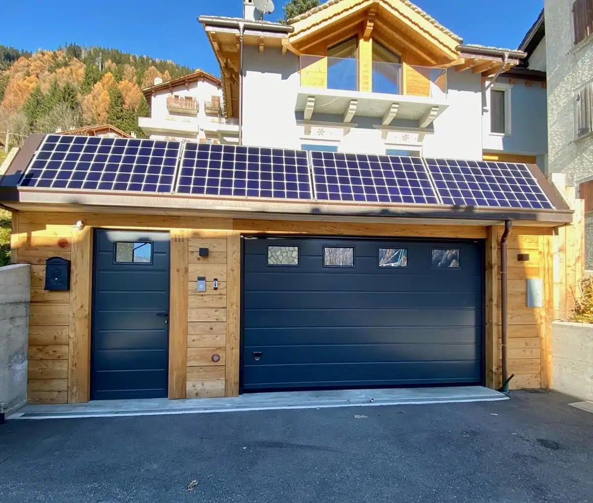 portone-per-garage-finestrato-con-piu-oblo